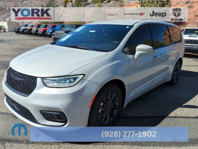 Used 2021 Chrysler Pacifica Touring w/ S Appearance Package