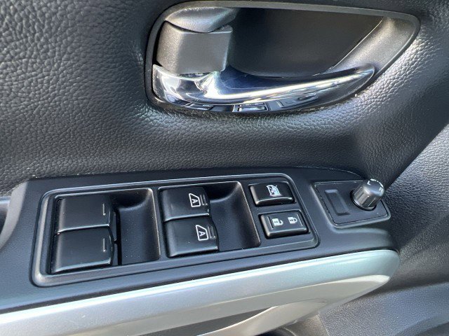 Used 2018 Nissan Titan SV image 22