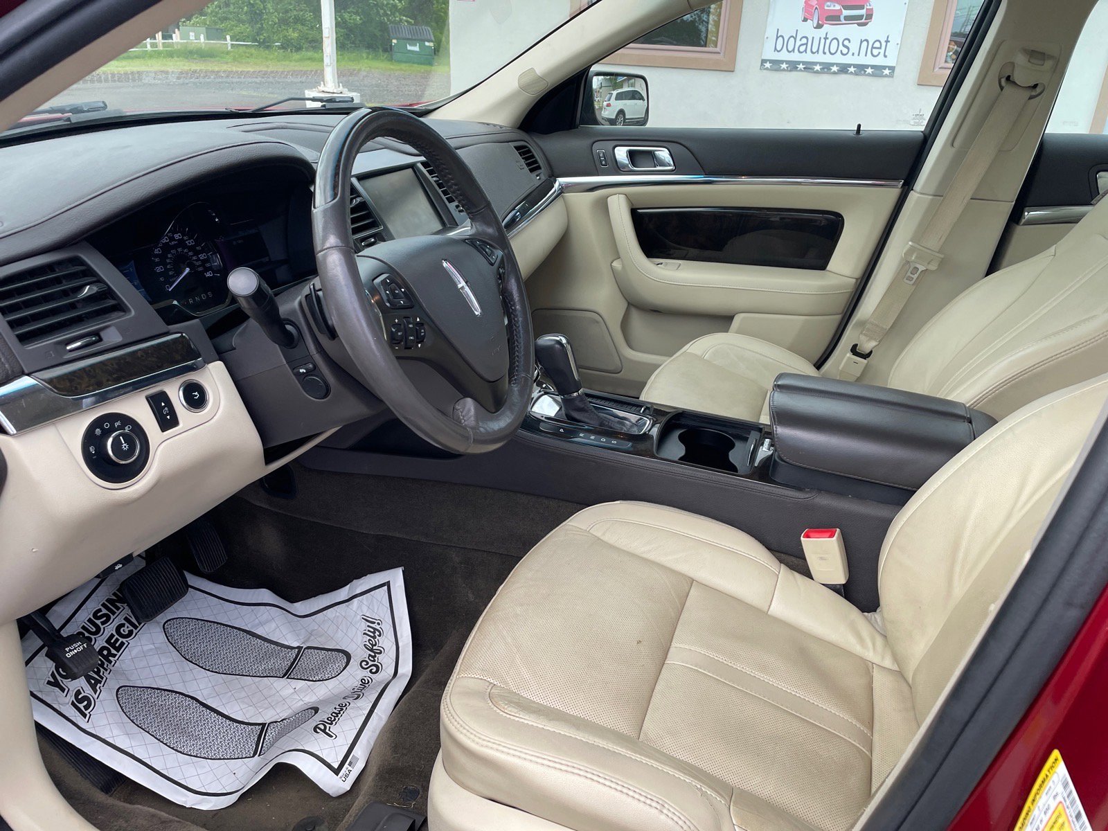Used 2015 Lincoln MKS AWD w/ Equipment Group 201A image 8