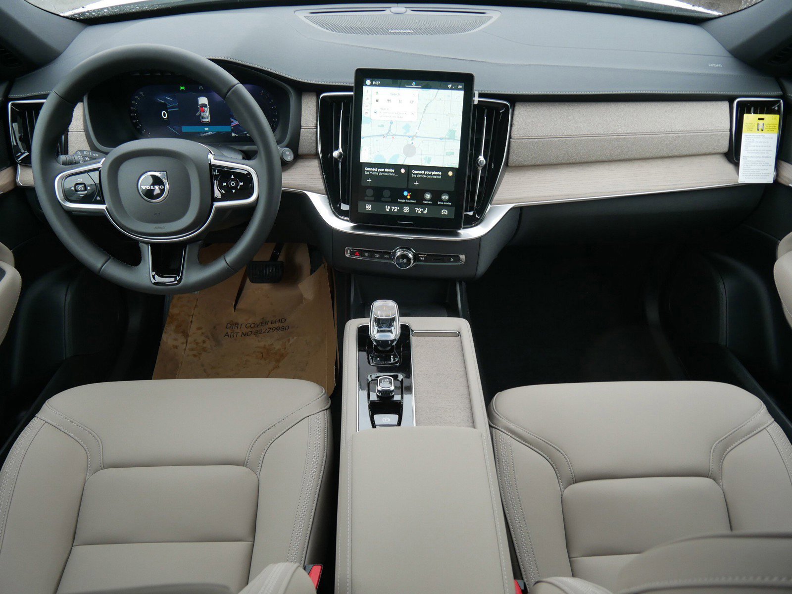 New 2026 Volvo XC90 B6 Plus w/ Protection Package image 7