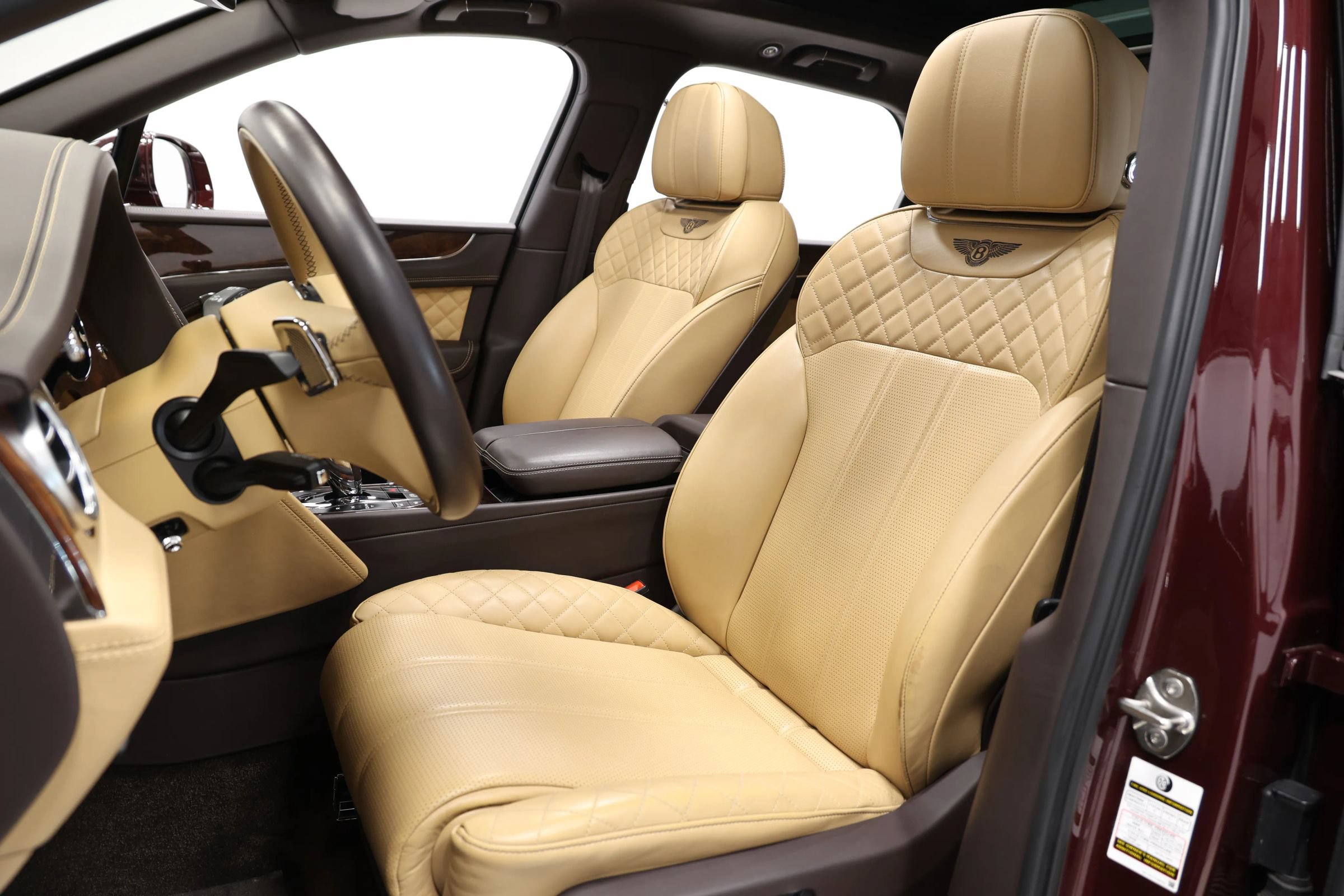 Used 2018 Bentley Bentayga AWD/4WD image 16