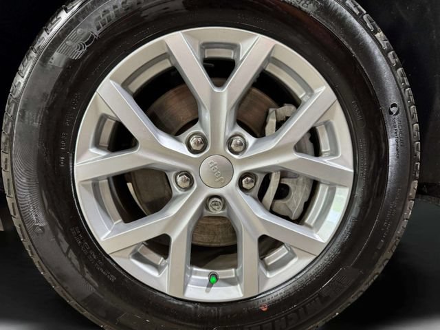 Used 2023 Jeep Grand Cherokee L Limited AWD/4WD image 34
