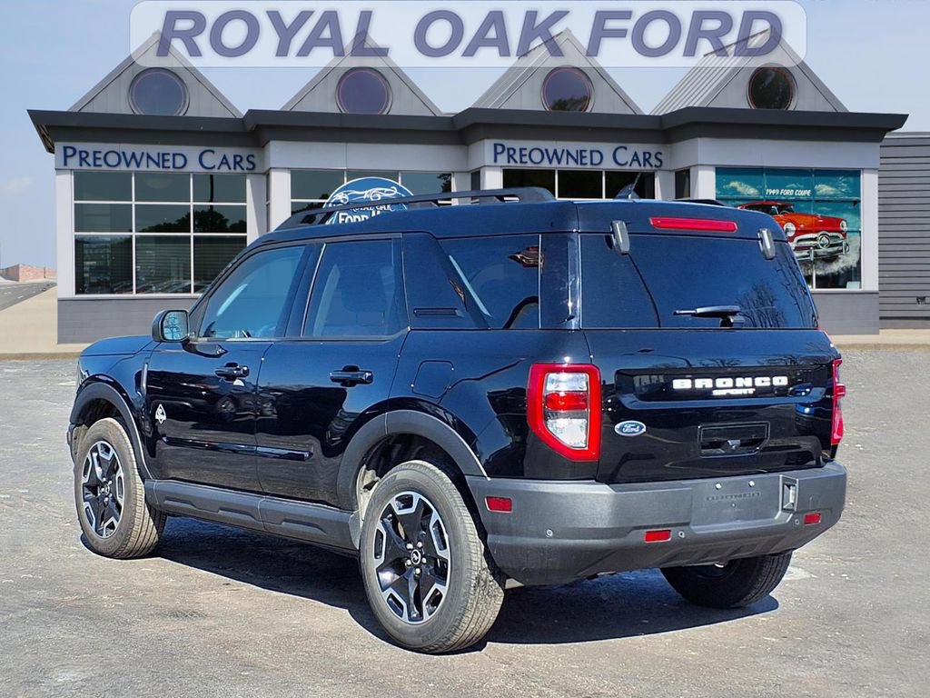 Used 2023 Ford Bronco Sport Outer Banks w/ Tech Package image 2