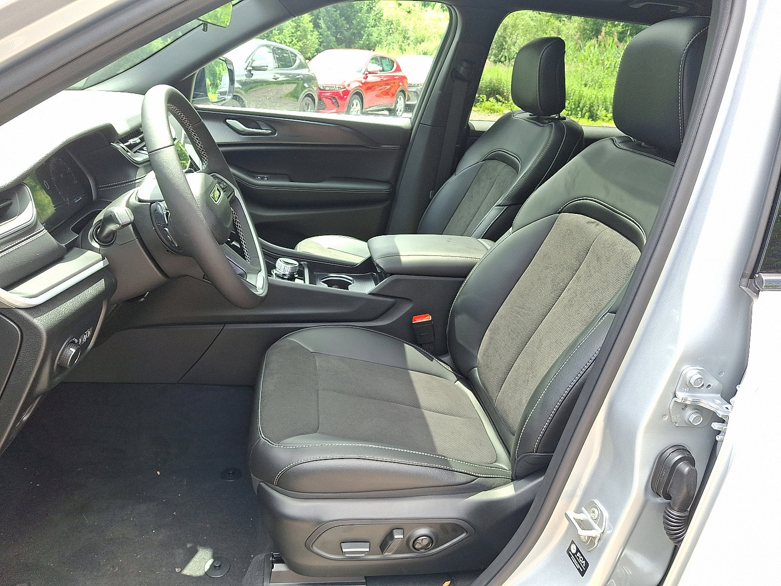 New 2025 Jeep Grand Cherokee L Altitude image 8