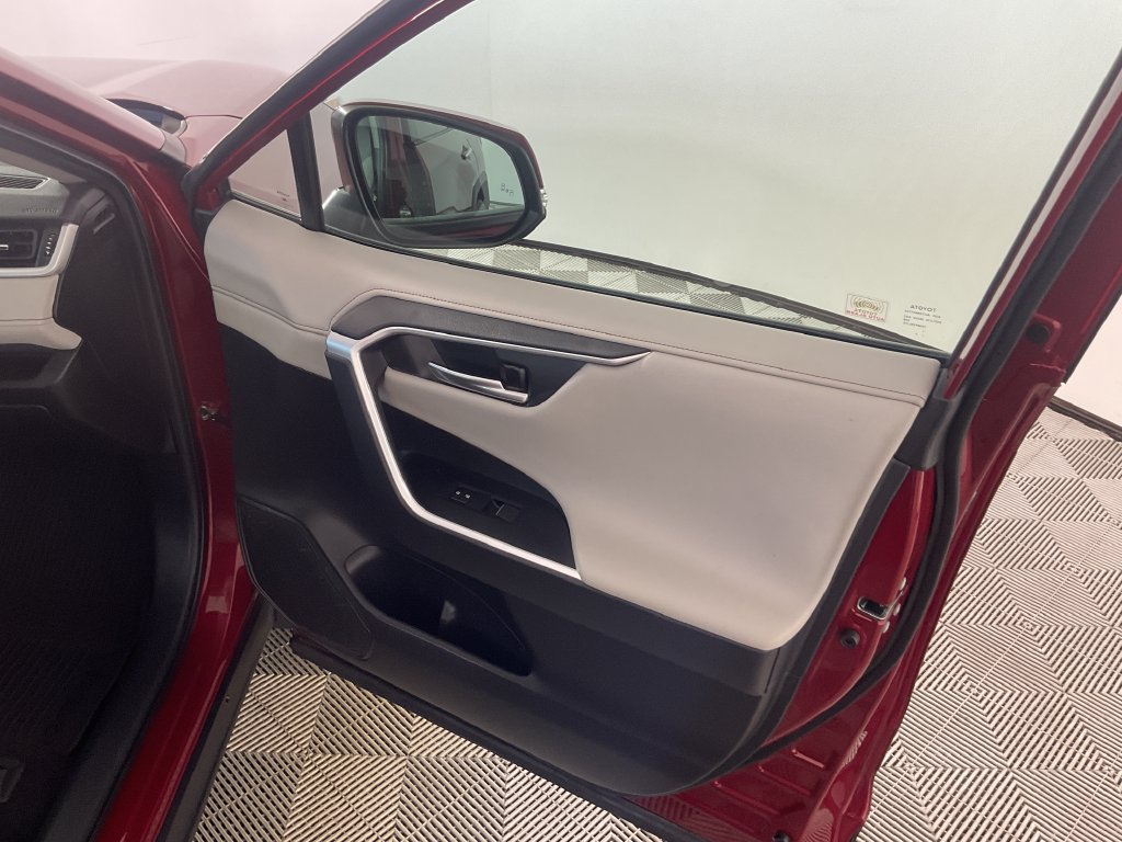 Used 2021 Toyota RAV4 Limited AWD/4WD image 20