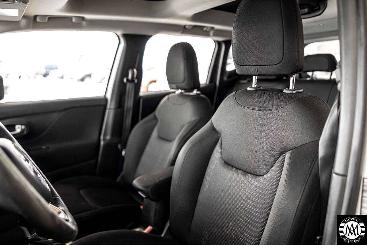 Used 2015 Jeep Renegade Latitude w/ Cold Weather Group II image 14