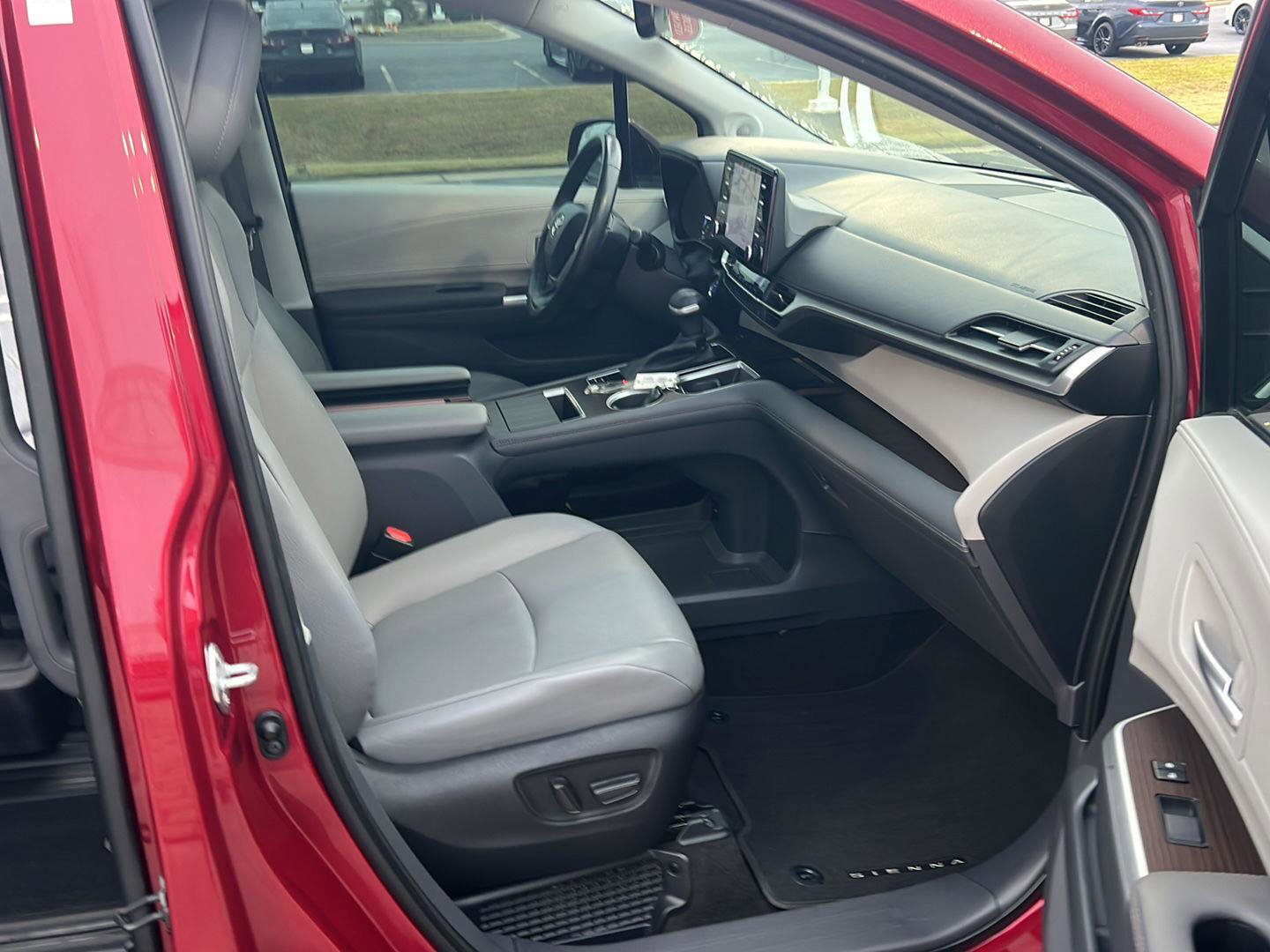 Certified 2022 Toyota Sienna XLE w/ XLE Plus Package image 13