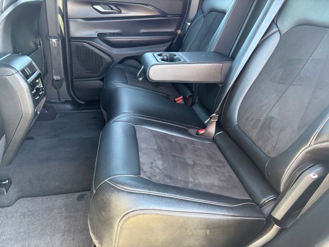 Used 2024 Jeep Grand Cherokee Altitude AWD/4WD image 11