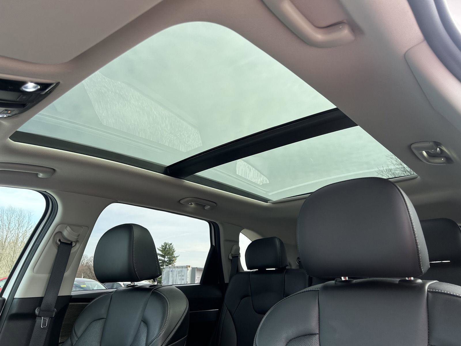 Used 2023 Kia Sorento S w/ Panoramic Sunroof Package image 17