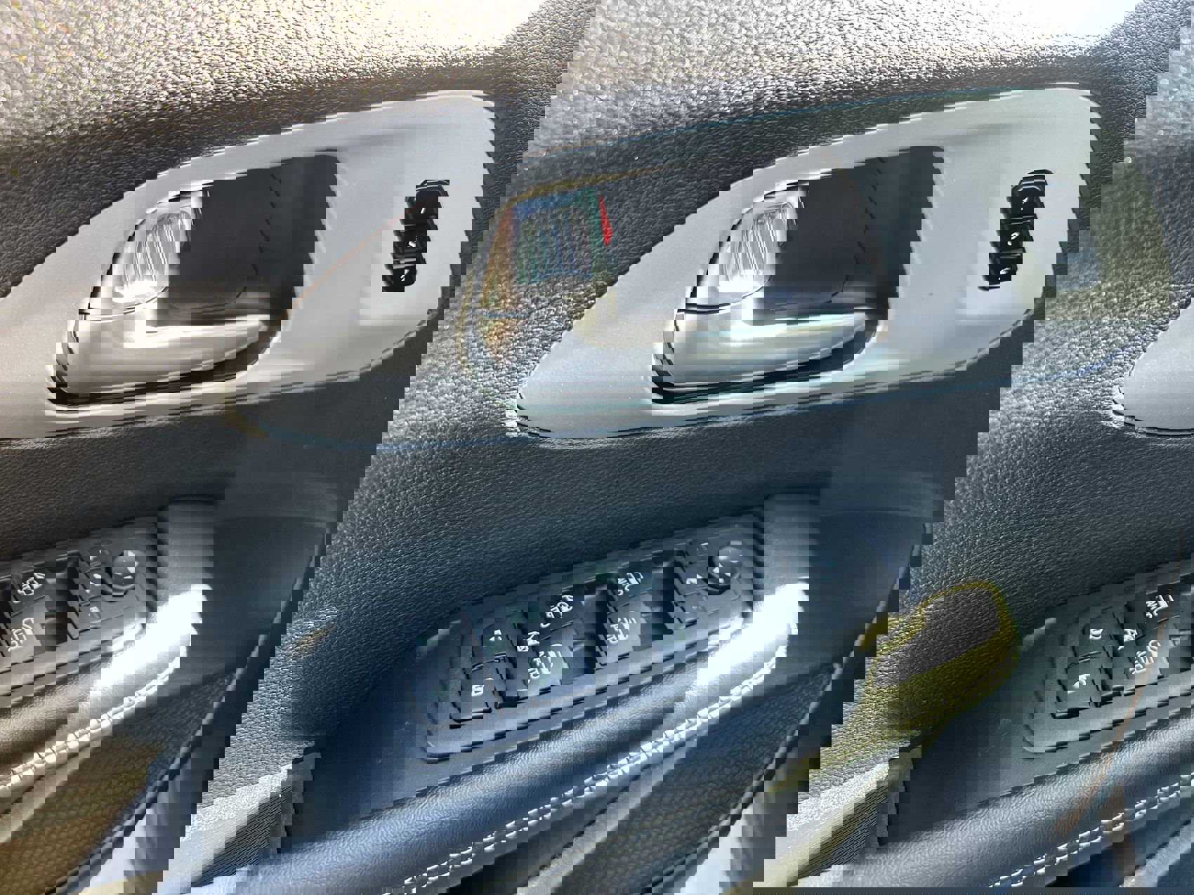 Used 2025 Chrysler Pacifica Limited image 13