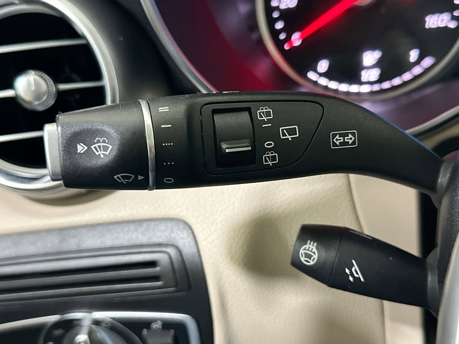 Used 2021 Mercedes-Benz GLC 300 4MATIC w/ Multimedia Package image 31