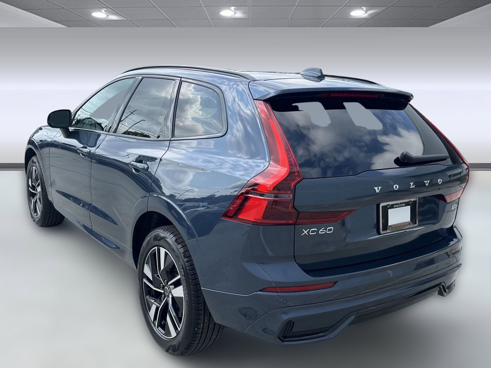 Used 2026 Volvo XC60 B5 Core w/ Climate Package image 3