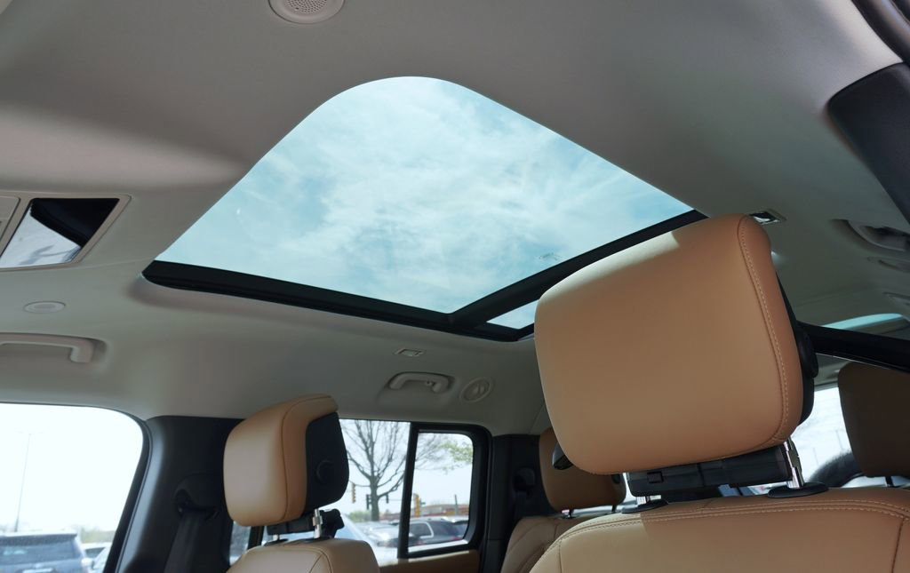 New 2026 Land Rover Defender 130 X-Dynamic SE image 15