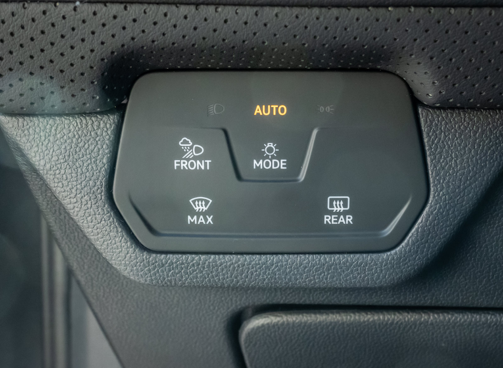 Used 2025 Volkswagen Atlas SE AWD/4WD image 19