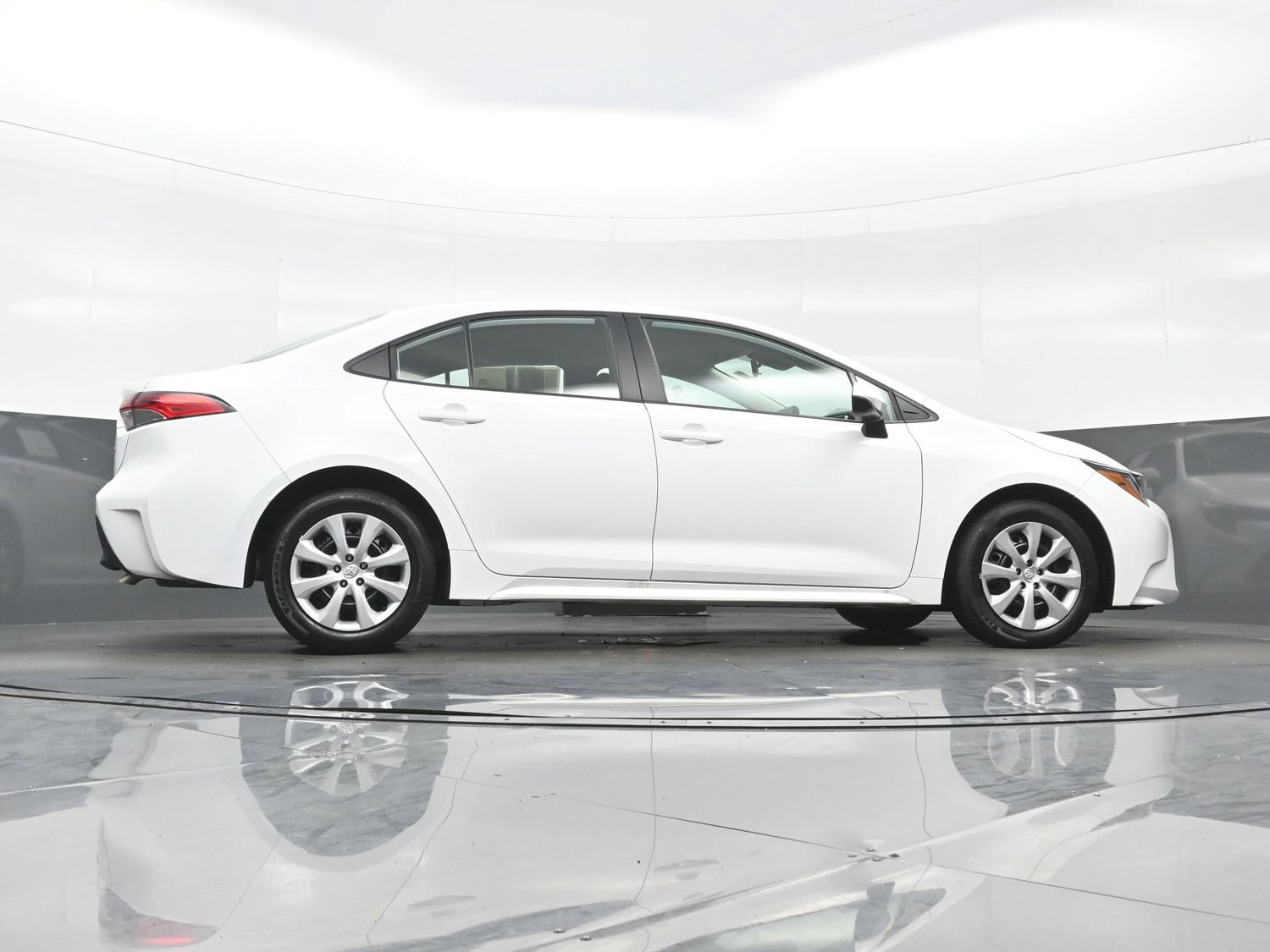 Used 2025 Toyota Corolla LE FWD image 31