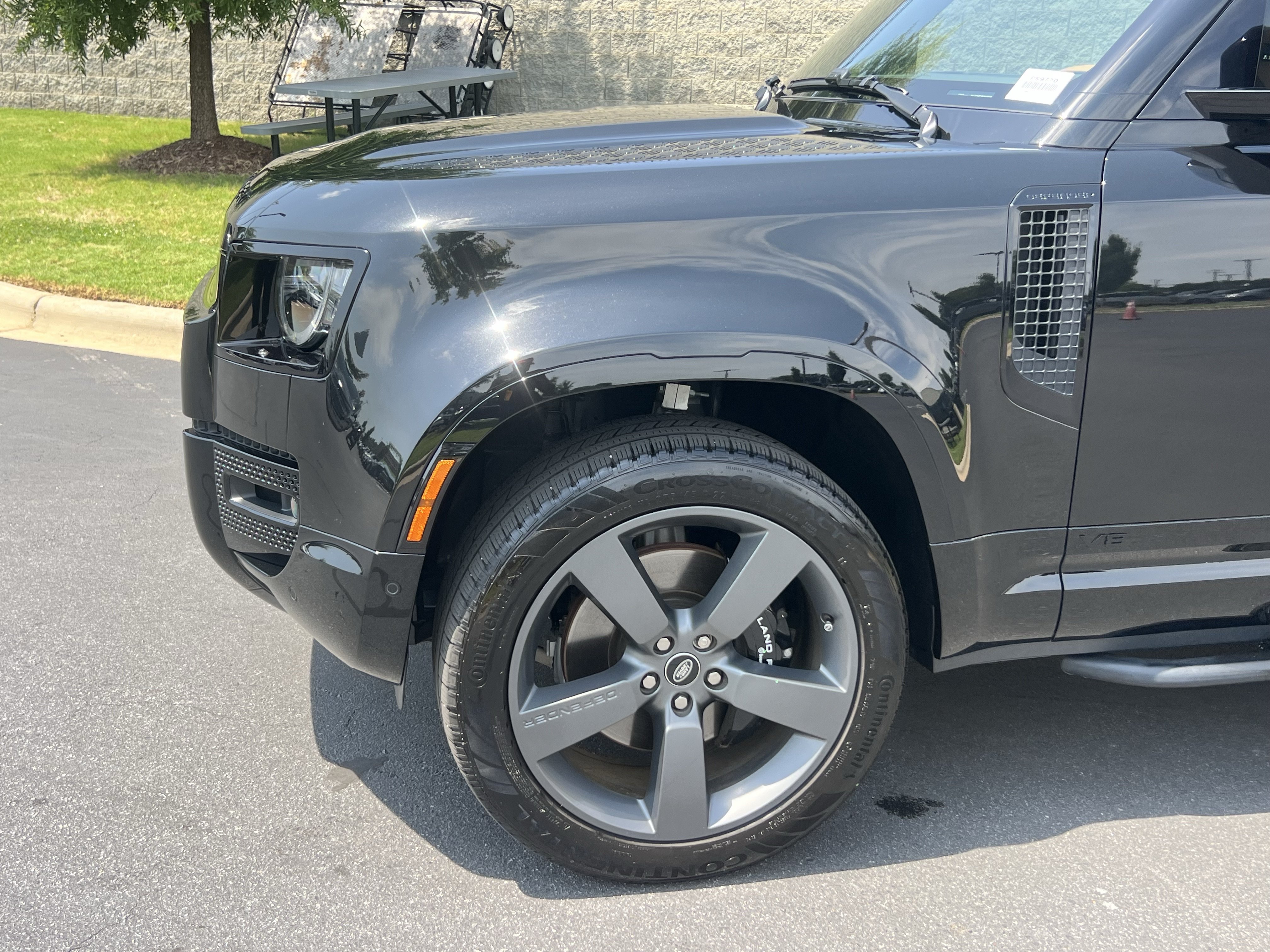 Certified 2024 Land Rover Defender 90 V8 AWD/4WD image 12
