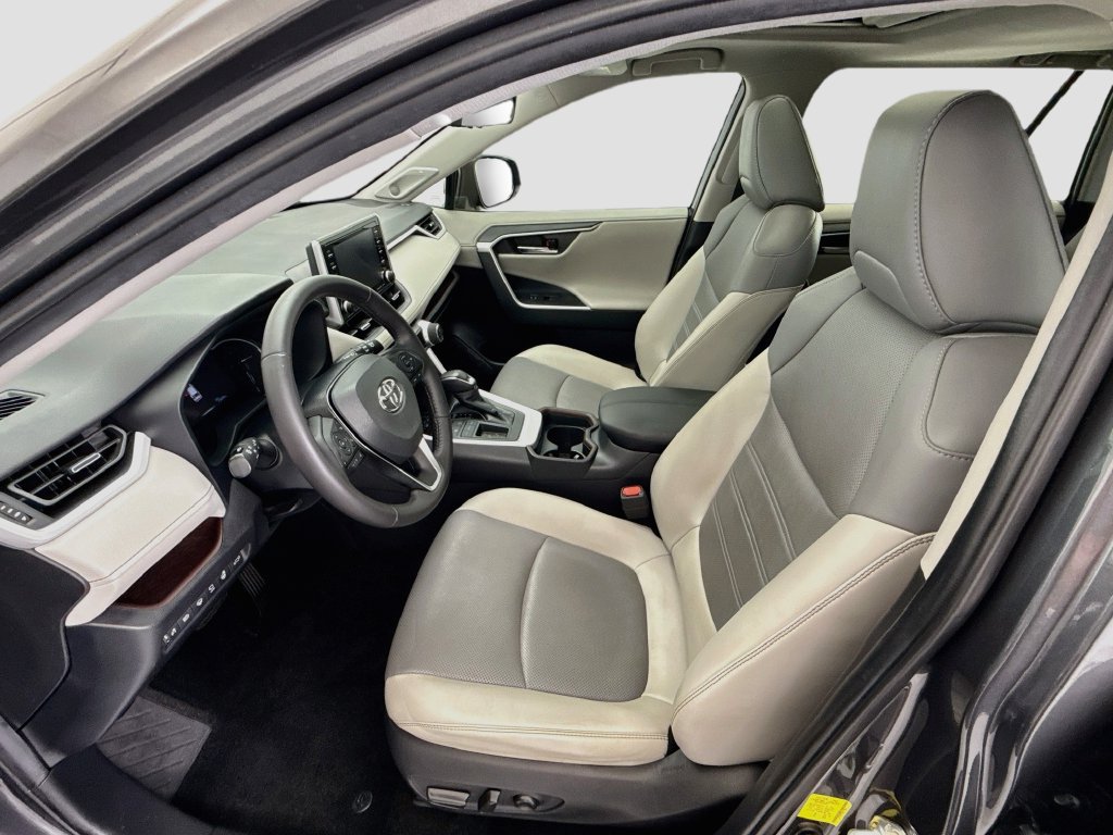 Used 2021 Toyota RAV4 Limited FWD image 18