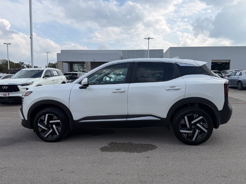 Used 2025 Nissan Kicks SV w/ Illumination Package FWD image 4