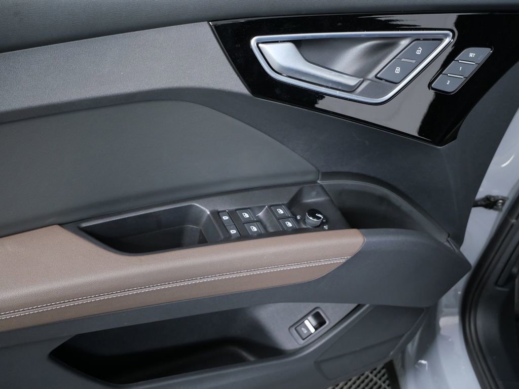 Used 2025 Audi Q4 e-tron Premium Plus w/ Premium Plus image 6