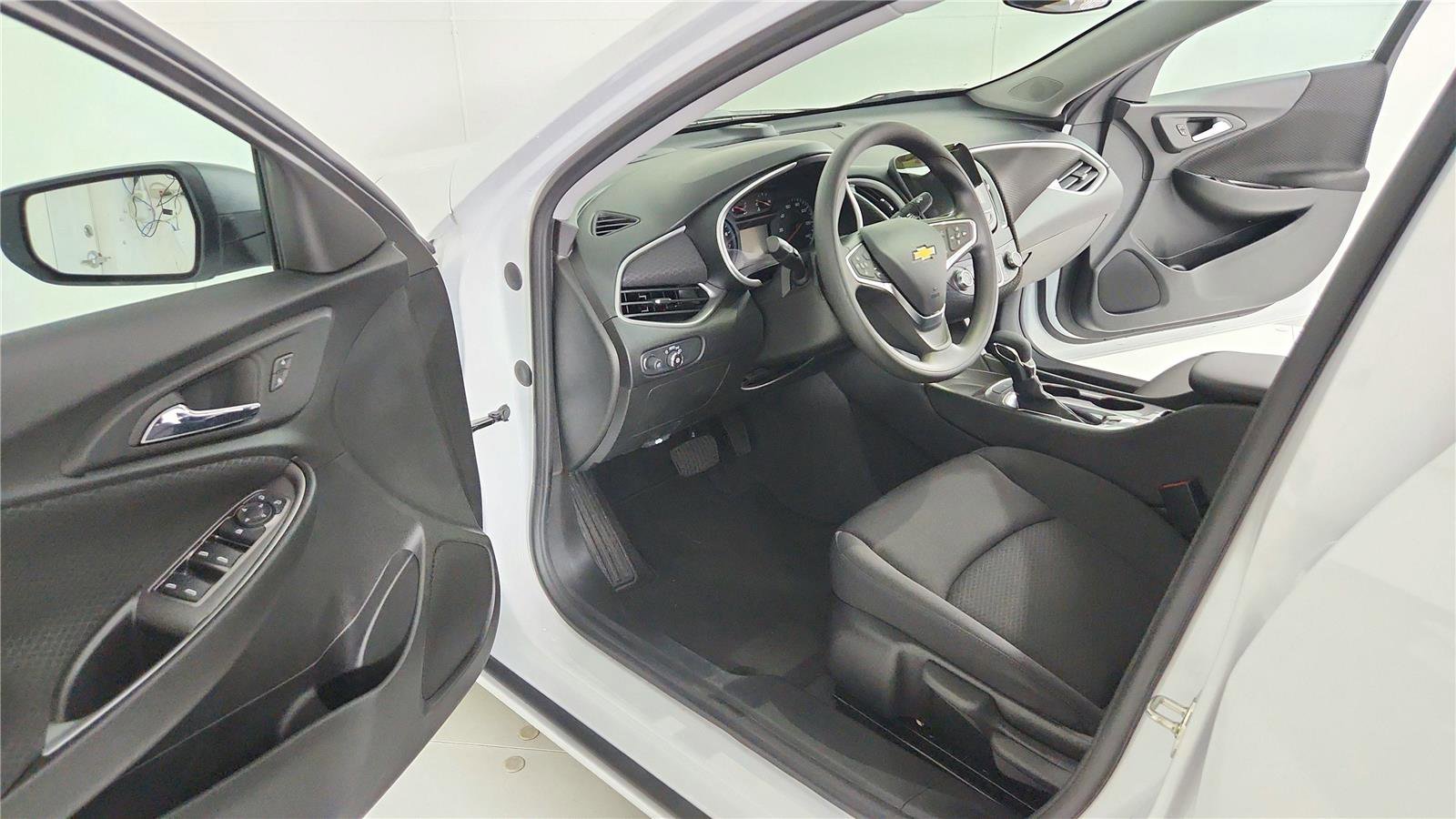 Used 2023 Chevrolet Malibu LS FWD image 9