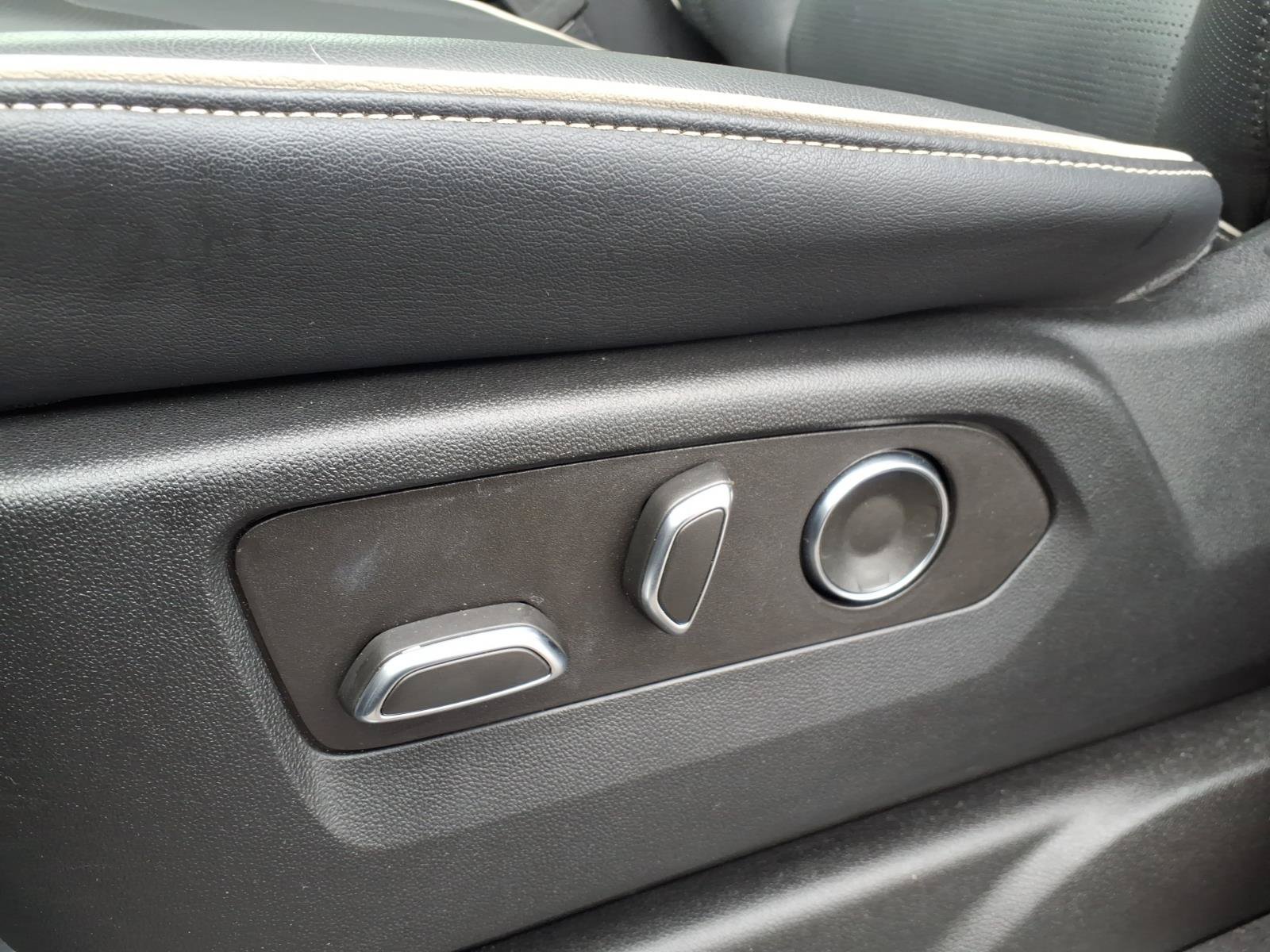 Certified 2023 Cadillac Escalade Premium Luxury w/ LPO, Floor Liner Package AWD/4WD image 24