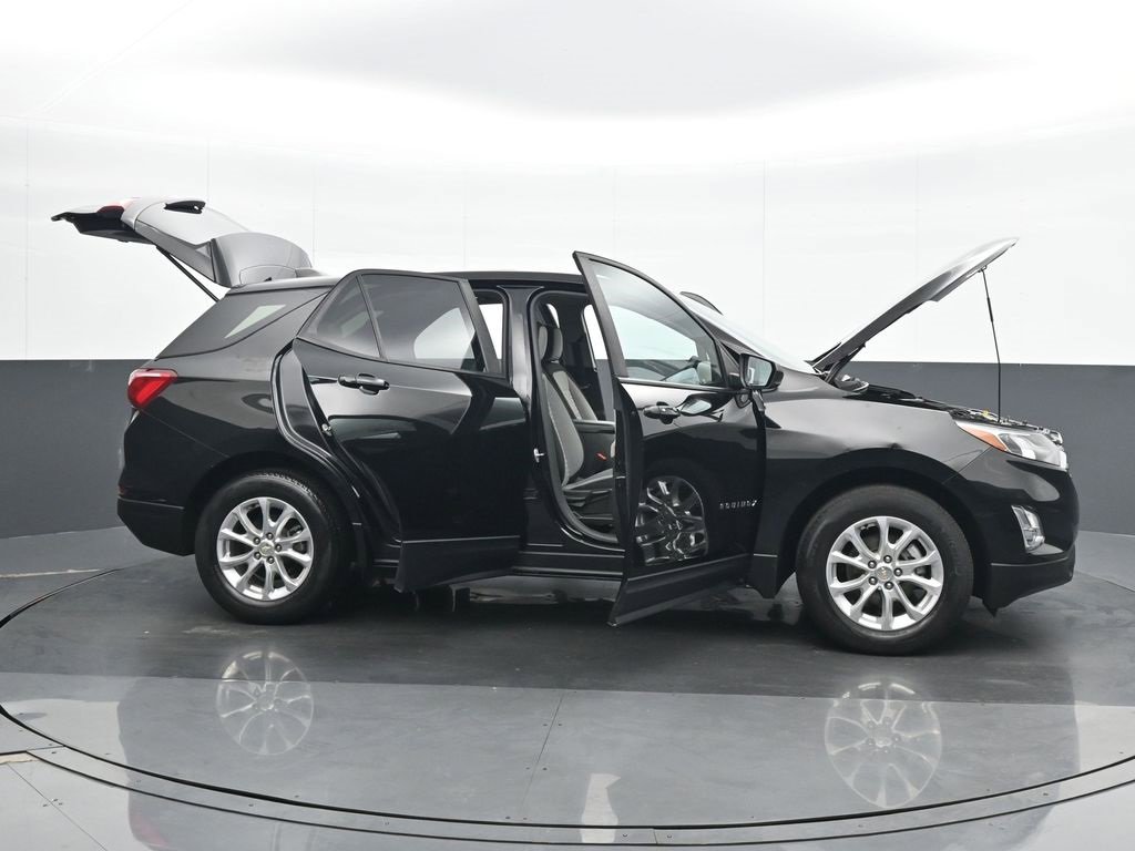 Used 2021 Chevrolet Equinox LS w/ LS Convenience Package image 27