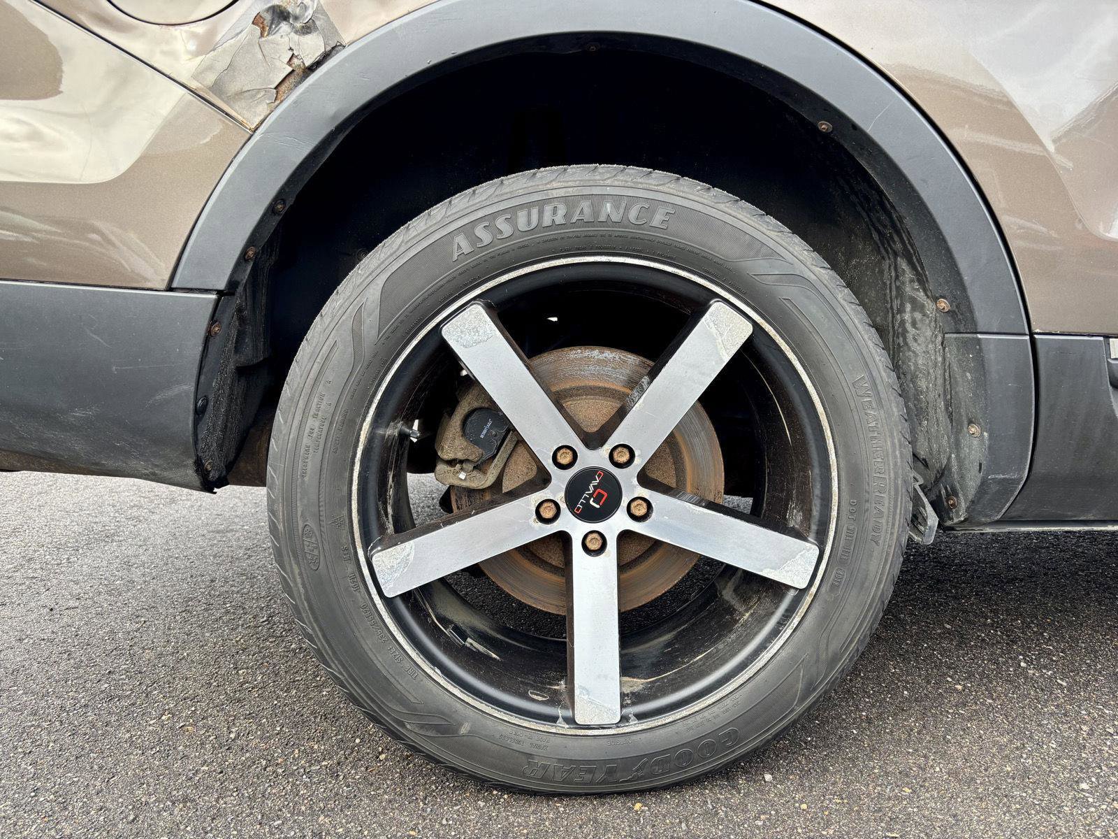 Used 2015 Ford Explorer XLT image 39