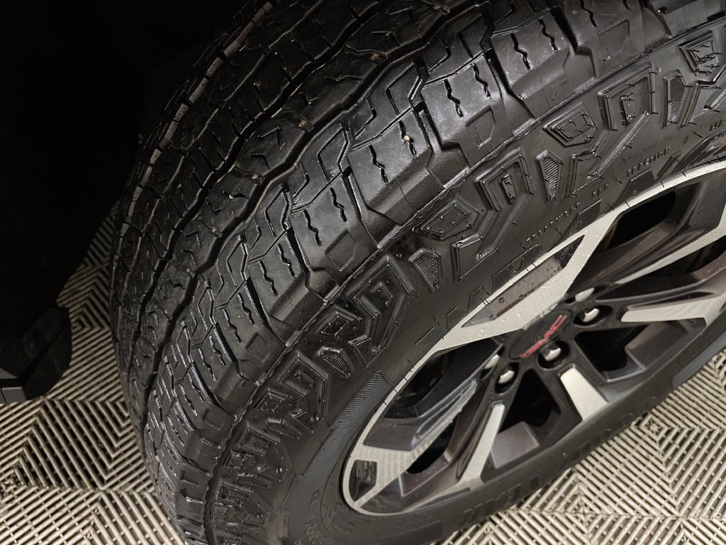 Certified 2026 GMC Yukon XL AT4 Ultimate w/ LPO, Floor Liner Package AWD/4WD image 58