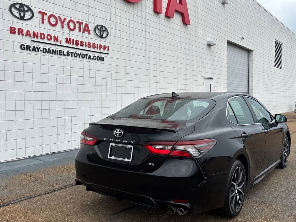 Used 2021 Toyota Camry SE image 5