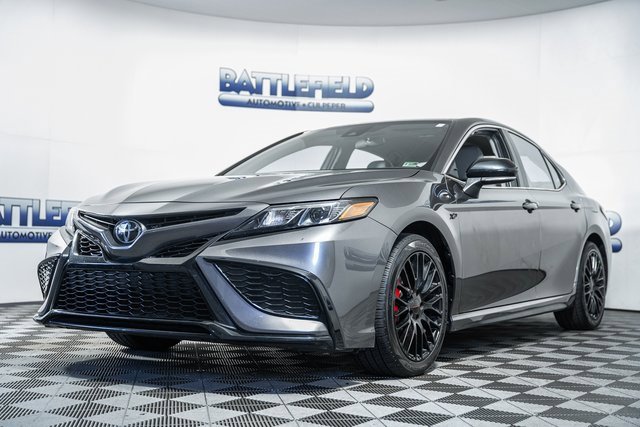 Used 2023 Toyota Camry SE image 3