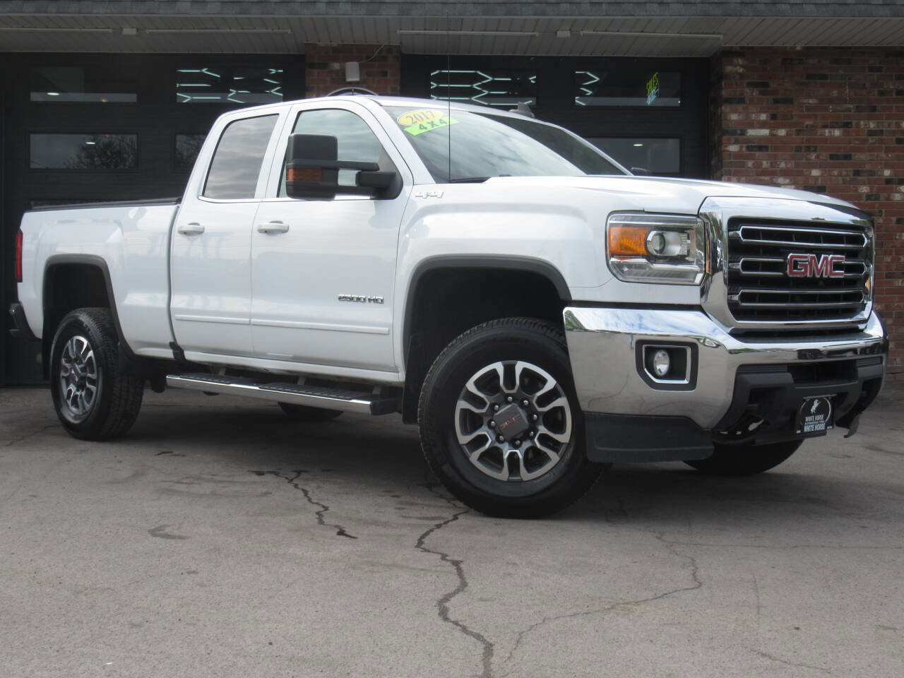 Used 2017 GMC Sierra 2500 SLE w/ HD SLE Preferred Plus Package AWD/4WD image 1
