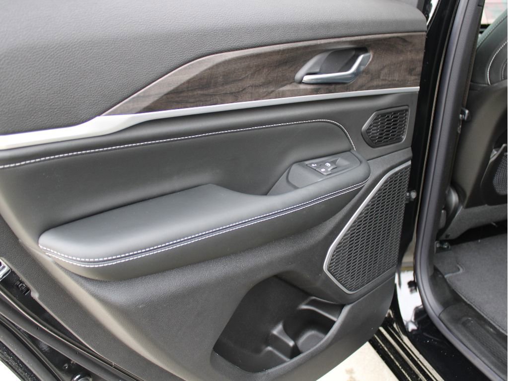 New 2026 Jeep Grand Cherokee Limited Reserve AWD/4WD image 33