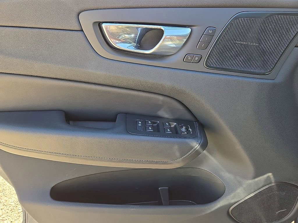 Used 2023 Volvo XC60 B6 Ultimate w/ Climate Package image 22