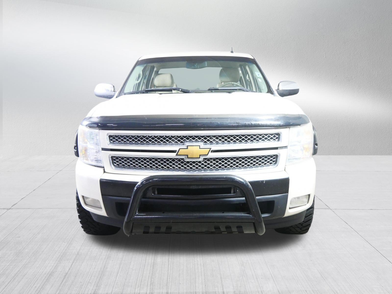 Used 2013 Chevrolet Silverado 1500 LTZ w/ LTZ White Diamond Edition AWD/4WD image 2