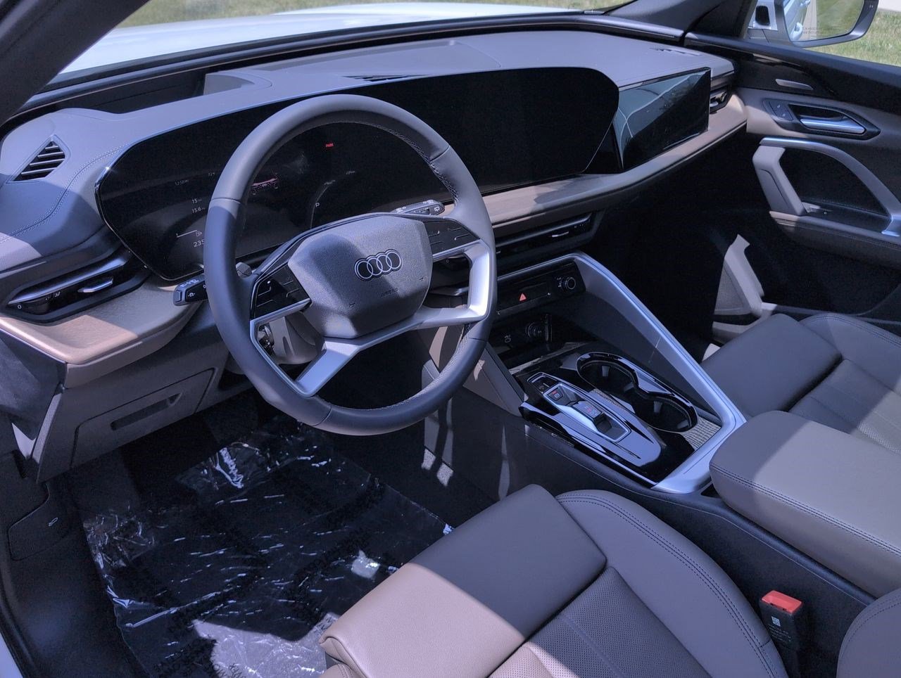 New 2025 Audi Q5 Premium Plus image 2