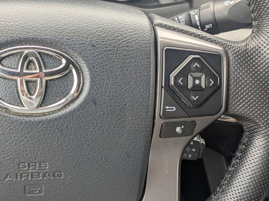 Used 2016 Toyota Tacoma Limited w/ Towing Package image 28