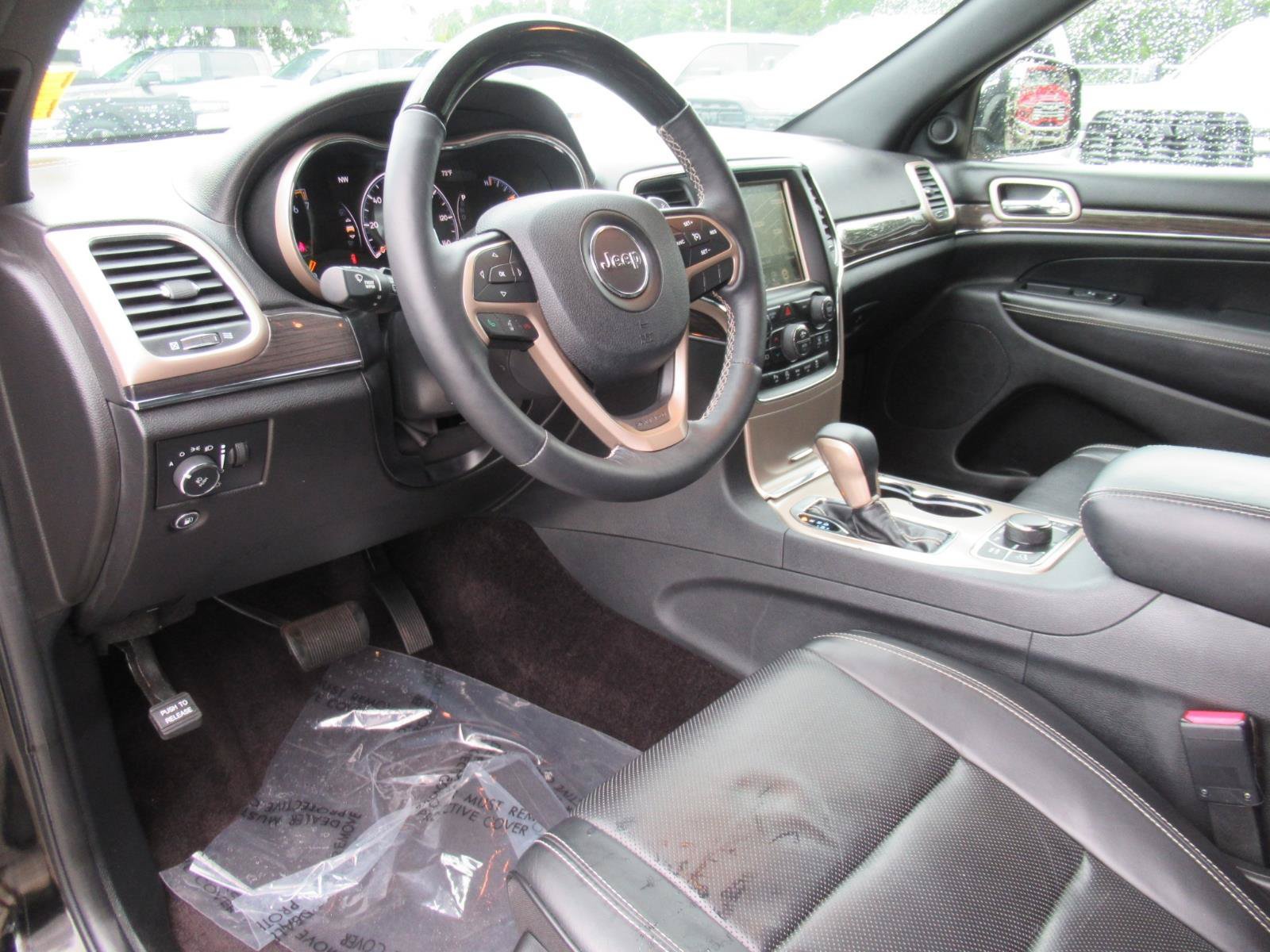 Used 2017 Jeep Grand Cherokee Overland AWD/4WD image 19