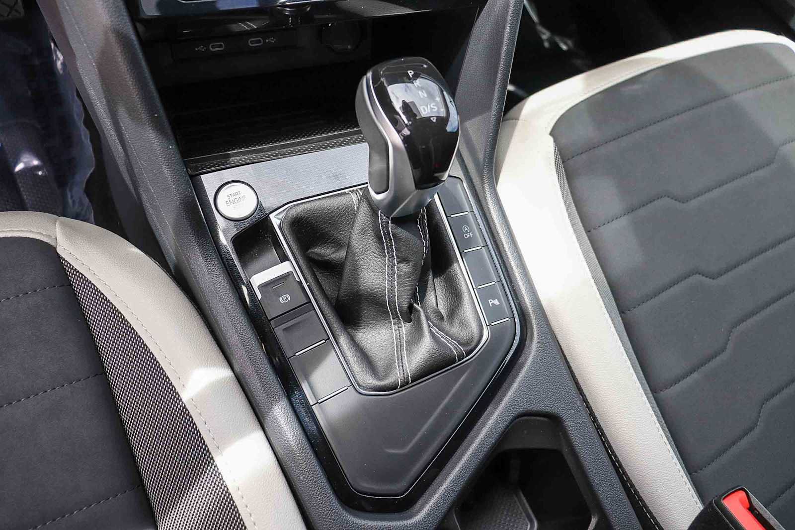 New 2025 Volkswagen Taos SE w/ Black Wheel Package FWD image 20