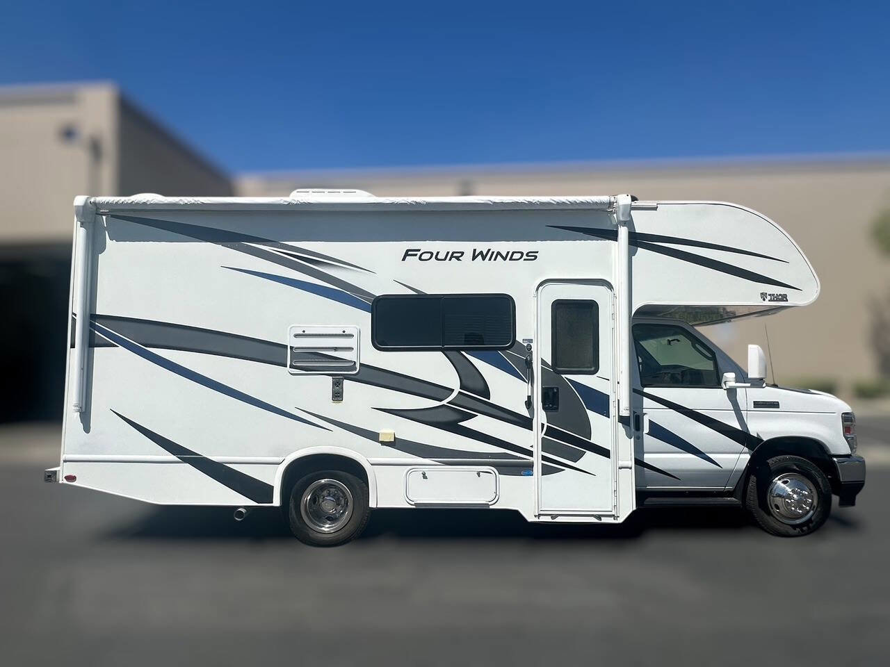 Used 2022 Ford E-350 and Econoline 350 Super Duty w/ Motorhome Prep Package image 8