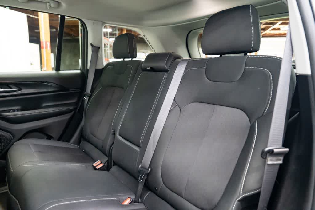 Used 2023 Jeep Grand Cherokee Laredo X AWD/4WD image 26