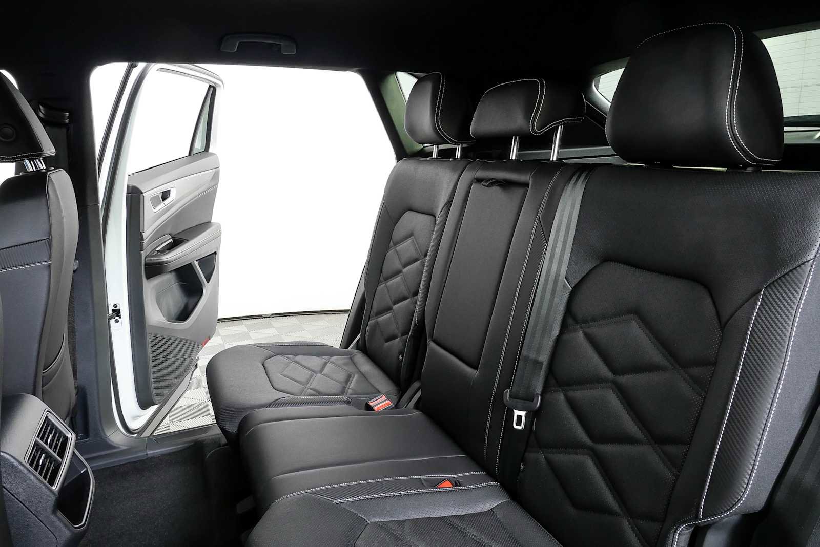 New 2026 Volkswagen Atlas Cross Sport SE FWD image 18