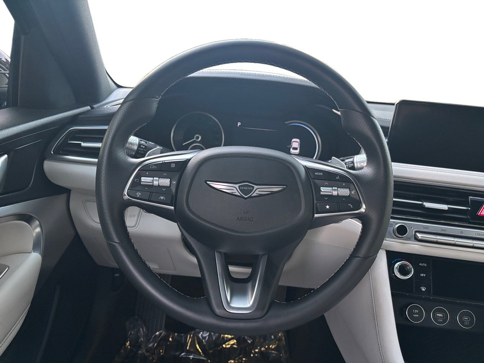 Used 2025 Genesis G70 2.5T image 12