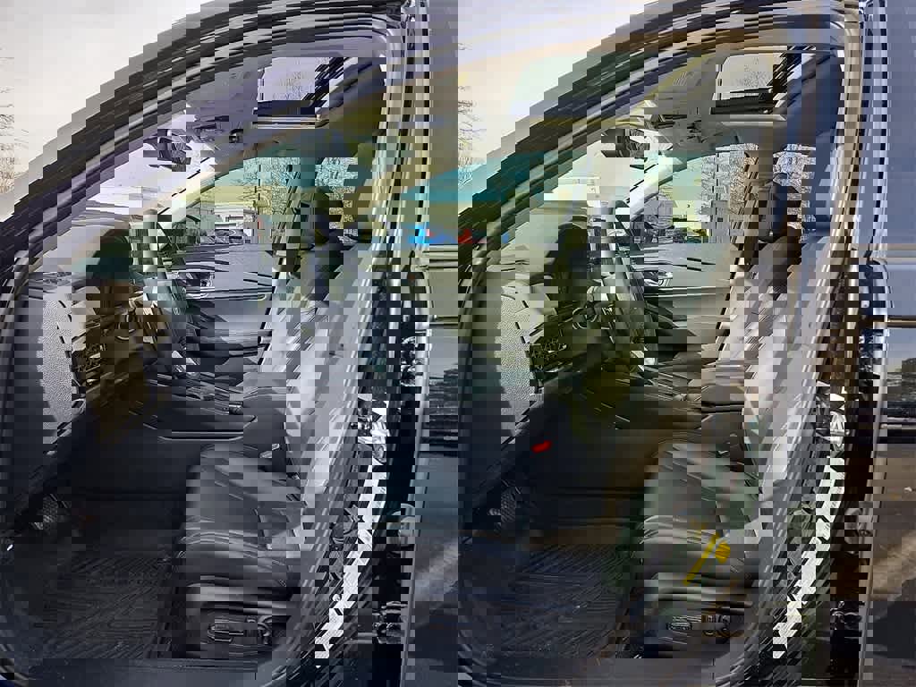 Used 2025 Honda Accord Touring image 12