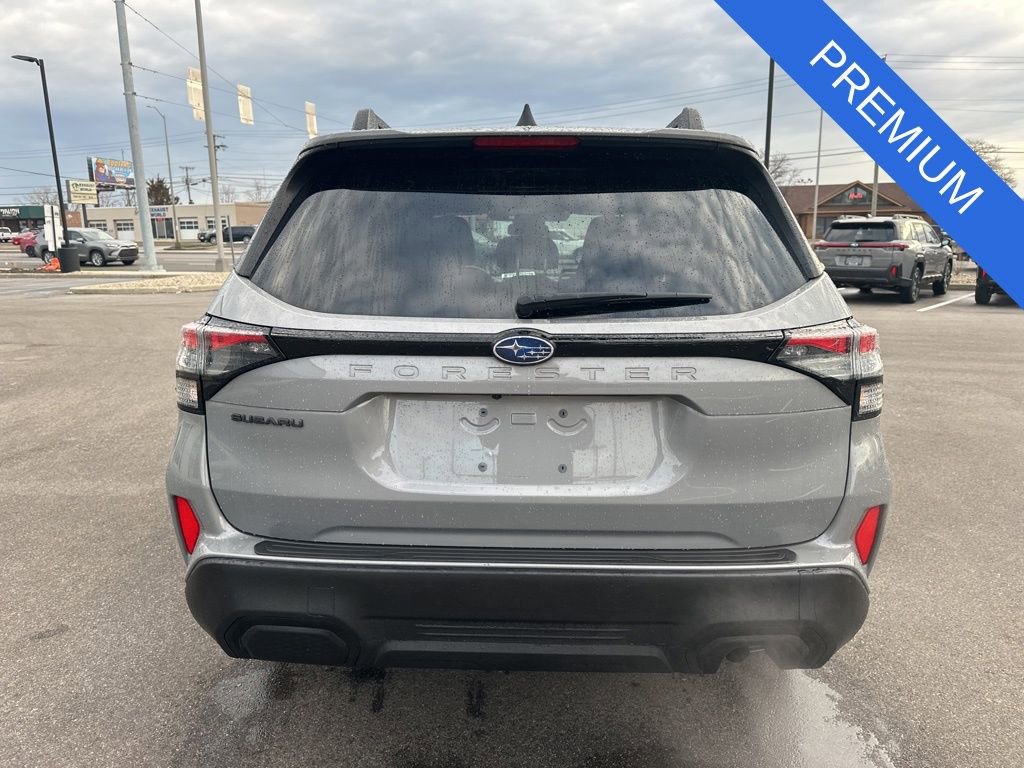 Used 2025 Subaru Forester Premium image 5