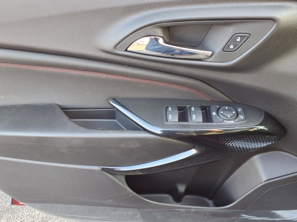 New 2025 Chevrolet Trax RS w/ Sunroof Package FWD image 9