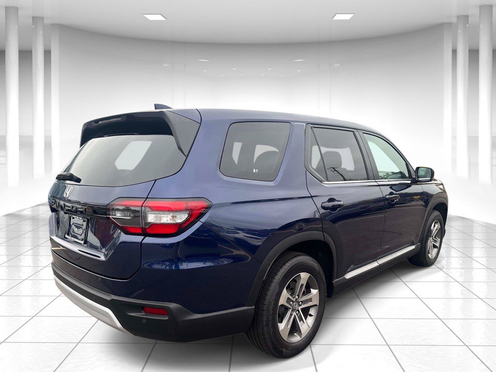 Used 2025 Honda Pilot EX-L image 3