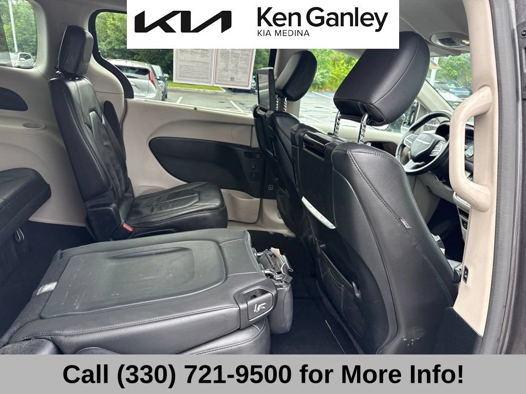 Used 2017 Chrysler Pacifica Touring-L Plus w/ Advanced Safetytec Group FWD image 35