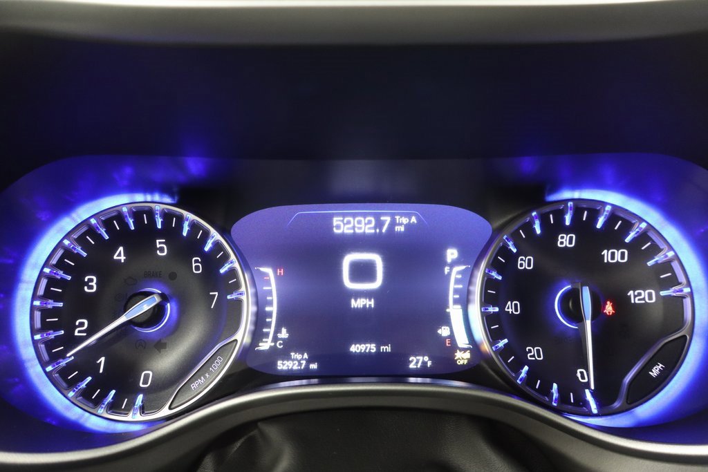 Used 2025 Chrysler Pacifica Select image 20