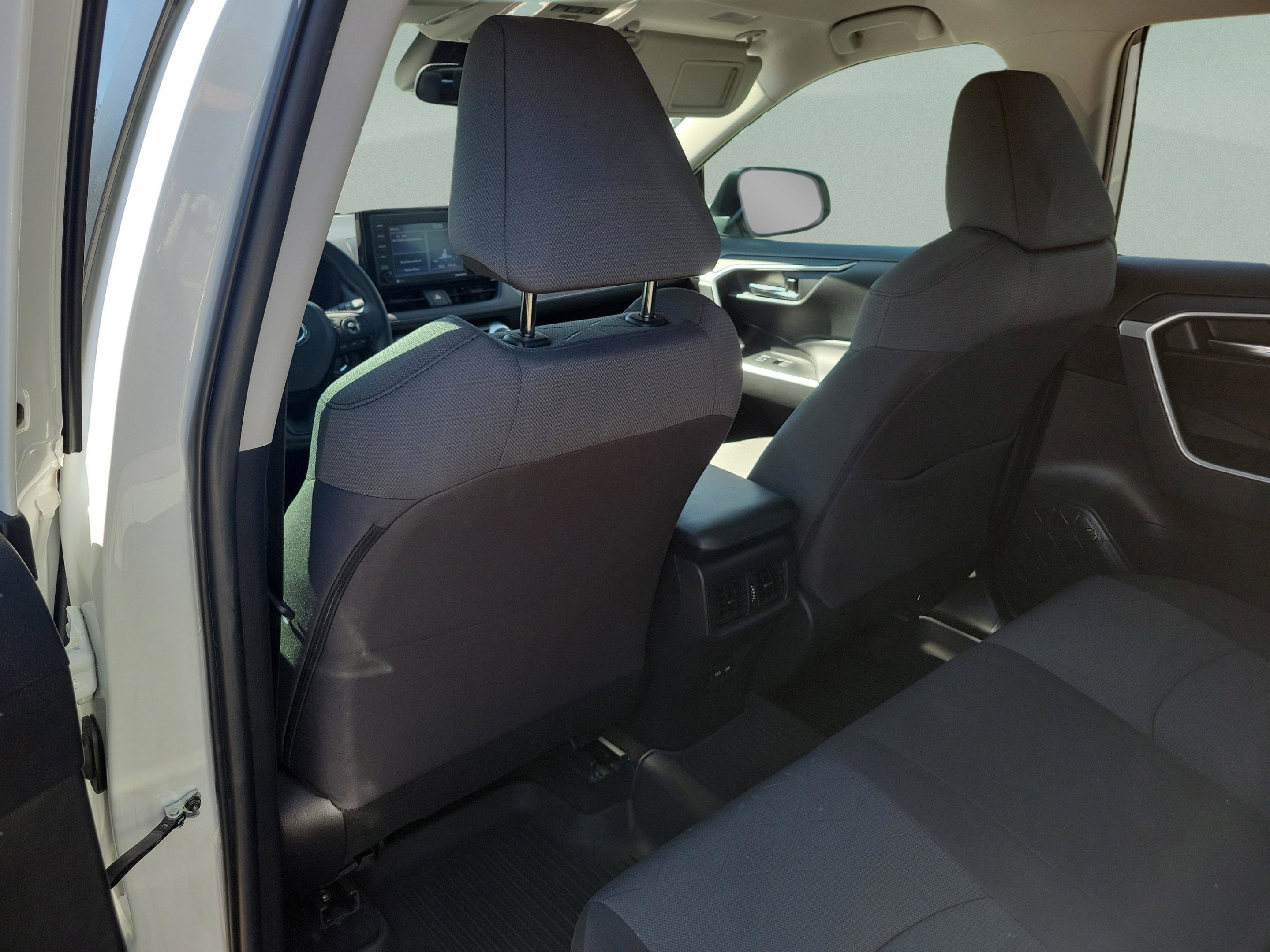 Used 2022 Toyota RAV4 XLE image 8