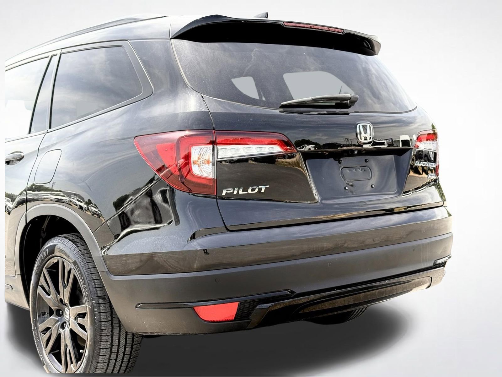 Used 2021 Honda Pilot Black Edition image 3